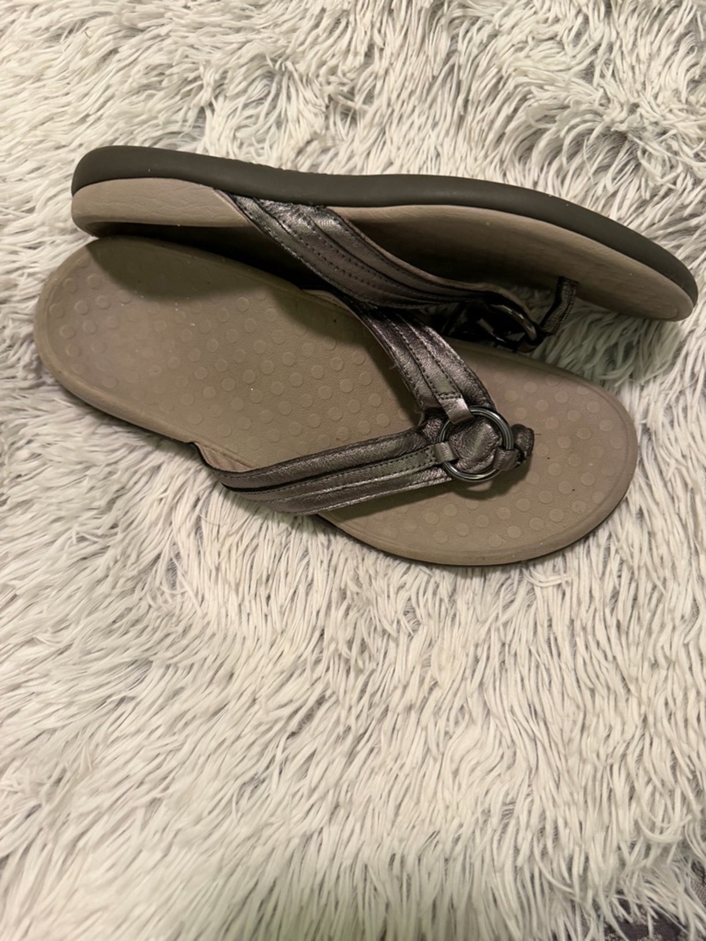 Vionic Metallic Bronze Ring-Detail Thong Sandals Size 8